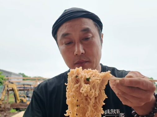 キム・ビョンマン、“一口で完食”の衝撃…変わらぬ「達人」の食べっぷりに爆笑