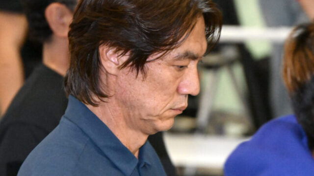 洪明甫監督、罵声飛び交う帰国　鄭夢奎会長も無言で立ち去る