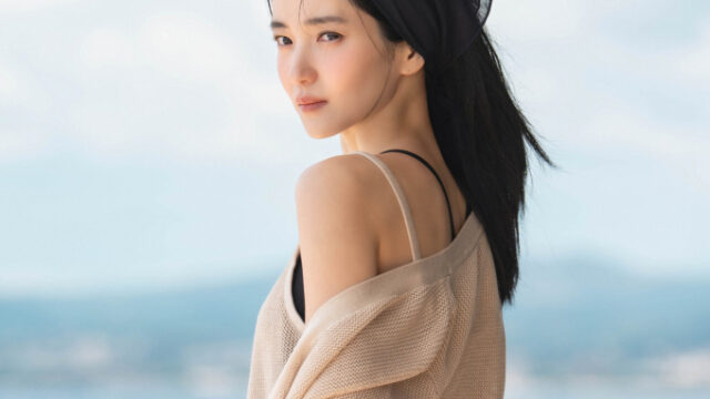キム・テリ、夏の装いで魅了　「VOGUE」最新グラビア公開