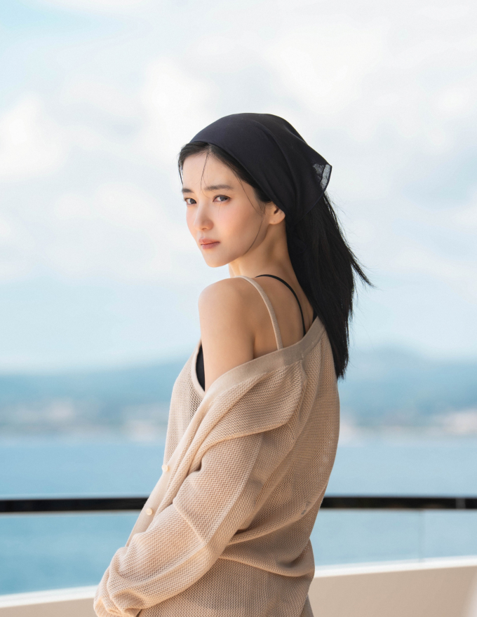 キム・テリ、夏の装いで魅了　「VOGUE」最新グラビア公開