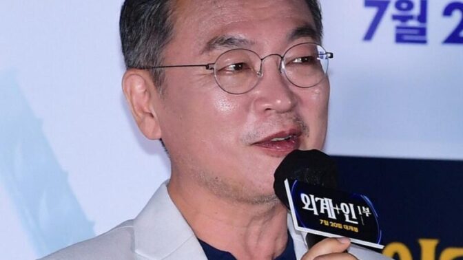 キム・ウィソン、ついに膝を屈した…ただならぬ雰囲気に騒然