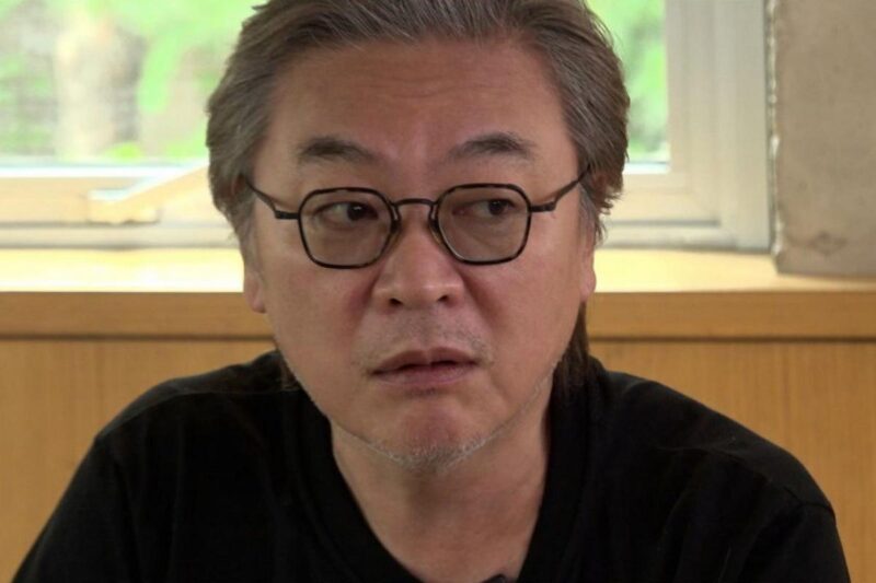 キム・ウィソン、ついに膝を屈した…ただならぬ雰囲気に騒然