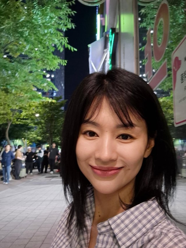 ソ・ユジョン、清純な自撮り写真で温かいメッセージ「みんなに優しい風が吹きますように」