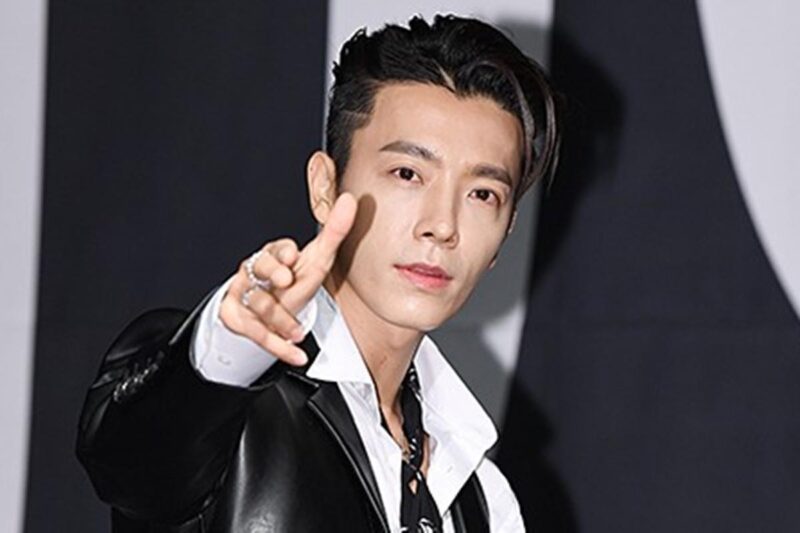 SUPER JUNIORドンヘ、ステージで倒れる…事務所が公式コメント発表