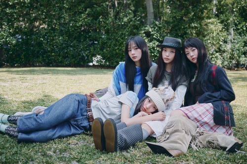 NewJeans(ニュージーンズ)、デビュー4周年にサプライズ映像公開…メンバー4人そろって登場 活動再開の兆し?