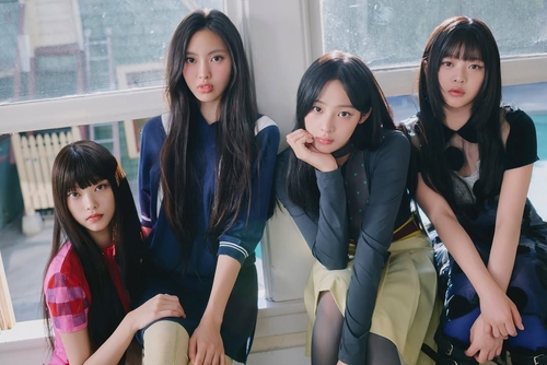 NewJeans(ニュージーンズ)、デビュー4周年にサプライズ映像公開…メンバー4人そろって登場 活動再開の兆し?