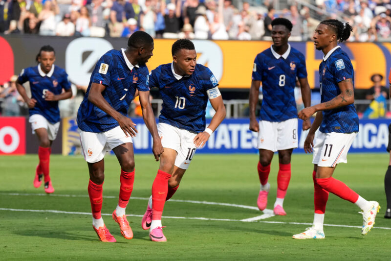 エムバペが2発!フランスがスウェーデンに快勝で16強入り、メッシと並び得点王に浮上