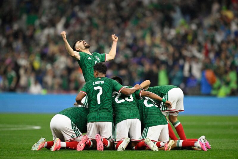 メキシコ「サッカーの聖地」で40年ぶりの歓喜！エクアドルを2-0撃破し決勝トーナメント進出