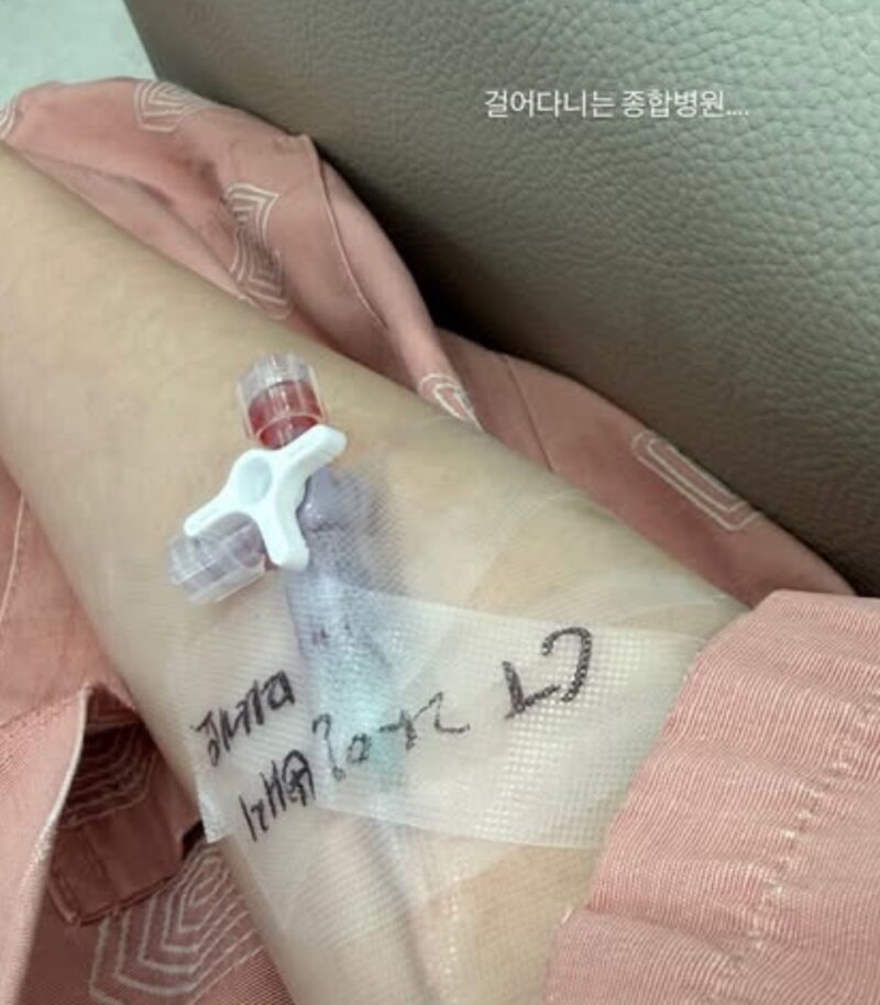 金メダリストとの熱愛報道のアイドル出身女優、注射打った近況公開「歩く総合病院」