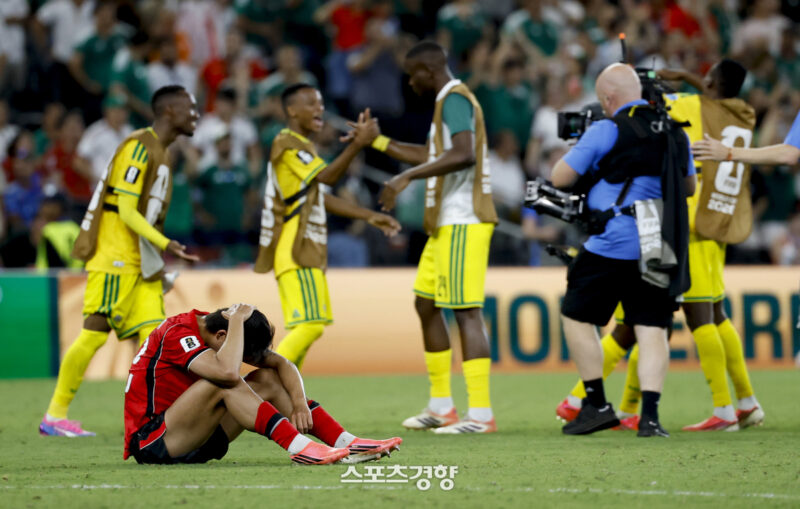 W杯敗退、選手も責任を痛感すべきだ