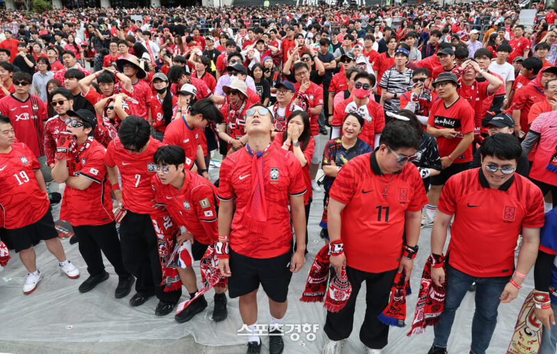 W杯敗退、選手も責任を痛感すべきだ