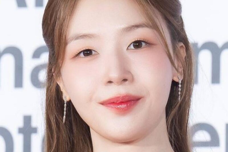 방민아, 품에 안은 아기 공개… 깜짝 근황에 팬들 '깜짝'