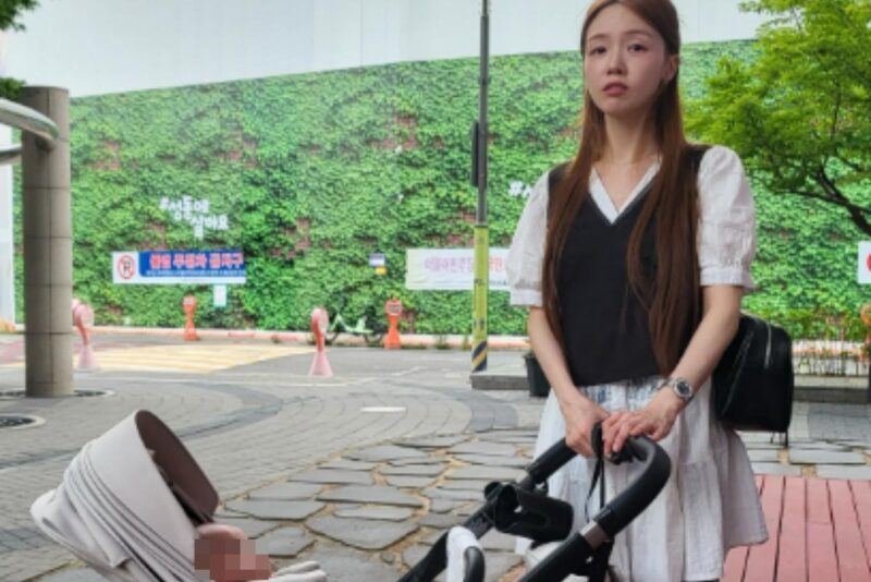 방민아, 품에 안은 아기 공개… 깜짝 근황에 팬들 '깜짝'