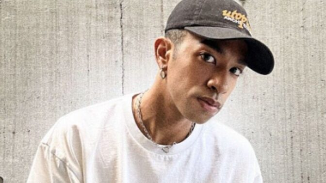 公演わいせつ罪で逮捕の男性アイドル、論議乗り越えカムバック強行…「自らを振り返った」