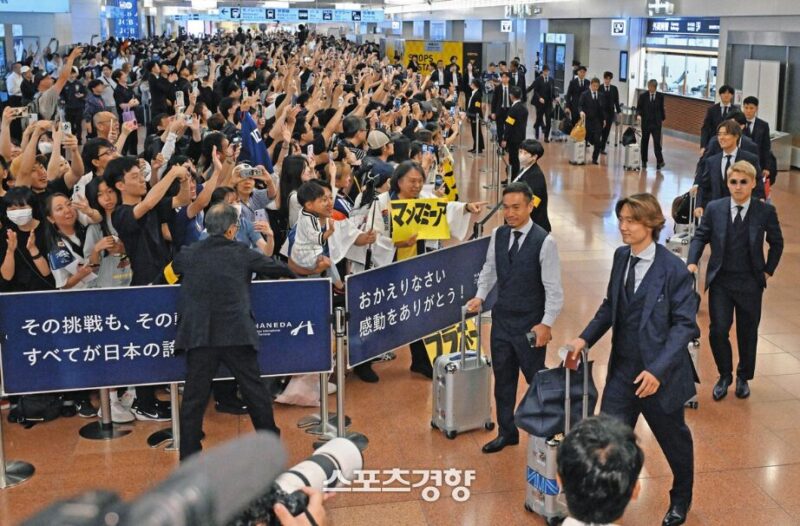 「お疲れ様、誇らしい」日本は拍手、韓国は「ホン・ミョンボ辞任しろ」…日韓代表の帰国で明暗分かれる