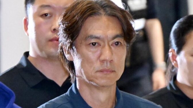 洪明甫監督、帰国後の第一声は「なぜそんなことを…」