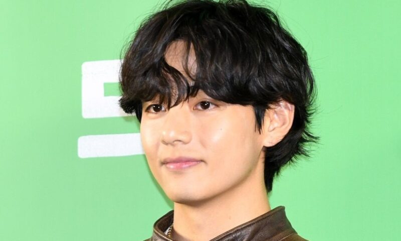 「2時間睡眠」BTS V、宿舎前の私生ファンに苦痛を訴え…「公演コンディションに影響」