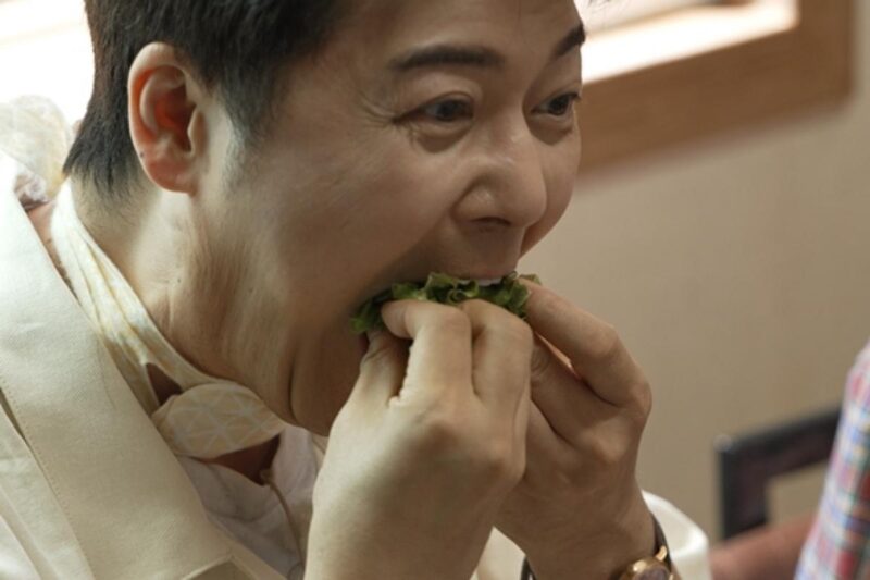 チョン・ヒョンム、放送中にまさかの行動…制作陣も騒然