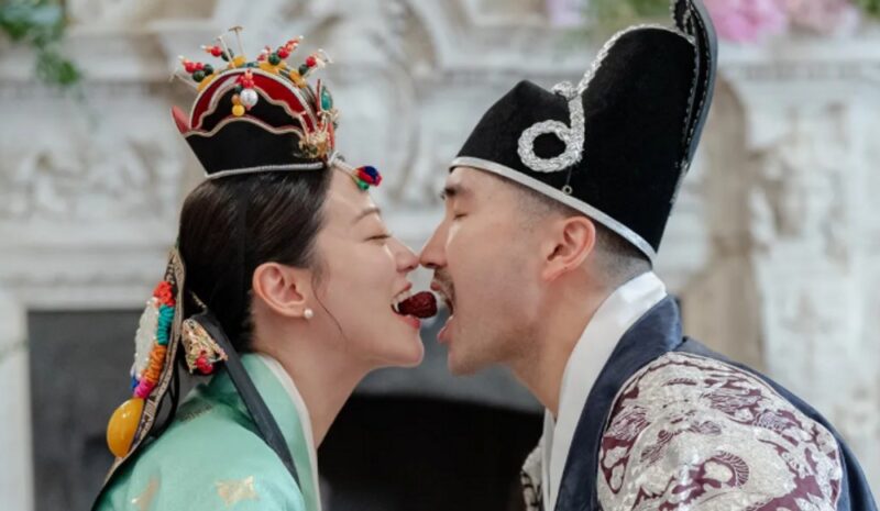 俳優♥医師の夫婦が誕生…「ケデホン」アデン・ジョ、イタリアで意味深い「韓国式結婚式」
