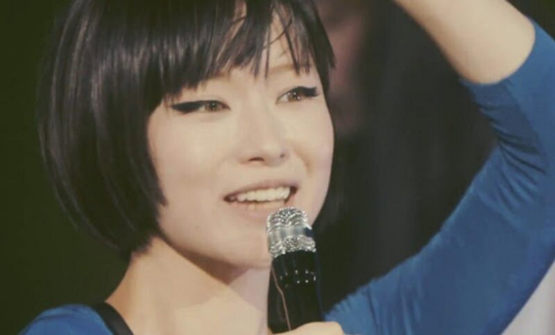 有名女性歌手、7歳年下の経済学者と不倫疑惑…ホテル密会も「申し訳ない」と回避