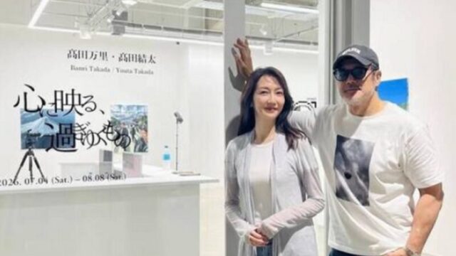 妊娠中に子宮がん→代理母出産の女優、23年ぶり双子の息子の近況公開