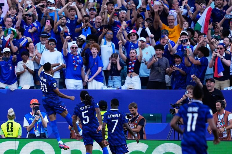 フランスがパラグアイに辛勝、8強進出！「矛と盾」の激突を制す