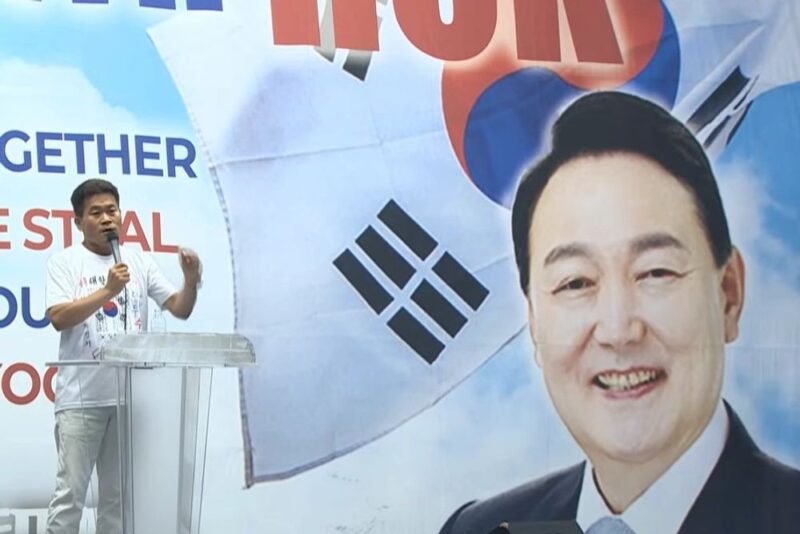 정청래와 손잡았던 전원주, 이번엔 '전한길 집회'서 포착…두 달 만에 대조적인 행보