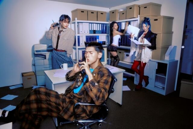 KARD、デビュー9年で初の正規アルバムが最後に…華やかなオフィスルック