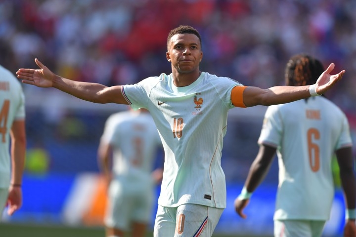 エムバペ、足首負傷でW杯欠場の危機?本人がインタビューで否定「問題ない、まだ先は長い」