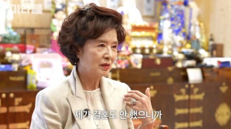 74歳シングルのユン・ミラ、巫女の占いにゾッ「絶対に結婚してはいけない人→そばに誰もいてはいけない」