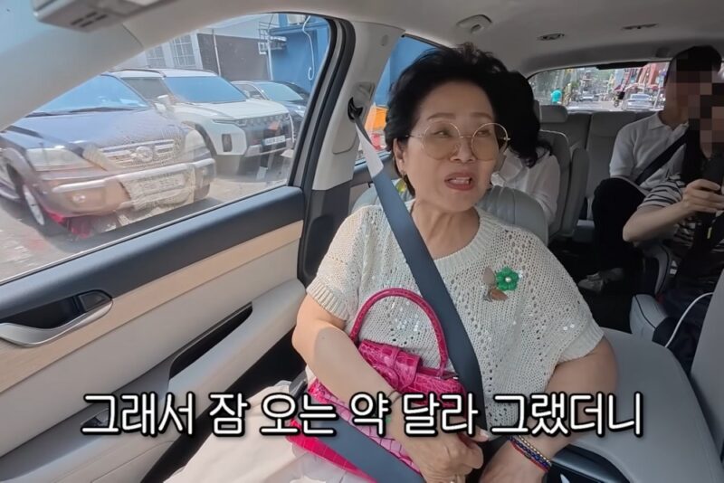 선우용여 “学校から落ちて死のうと遺書を書いた…睡眠薬も服用”