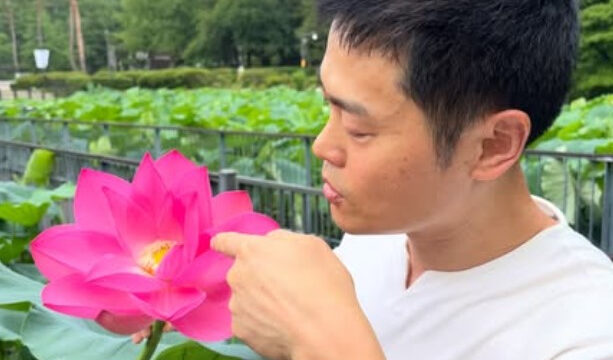 「江南のホジュン」パク・ヨンファン院長、蓮の花に込めた健康メッセージ…「蓮の実で心の安定を」