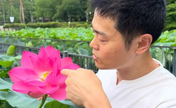 「江南のホジュン」パク・ヨンファン院長、蓮の花に込めた健康メッセージ…「蓮の実で心の安定を」