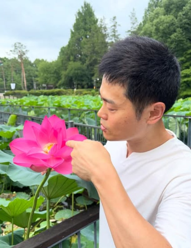 「江南のホジュン」パク・ヨンファン院長、蓮の花に込めた健康メッセージ…「蓮の実で心の安定を」