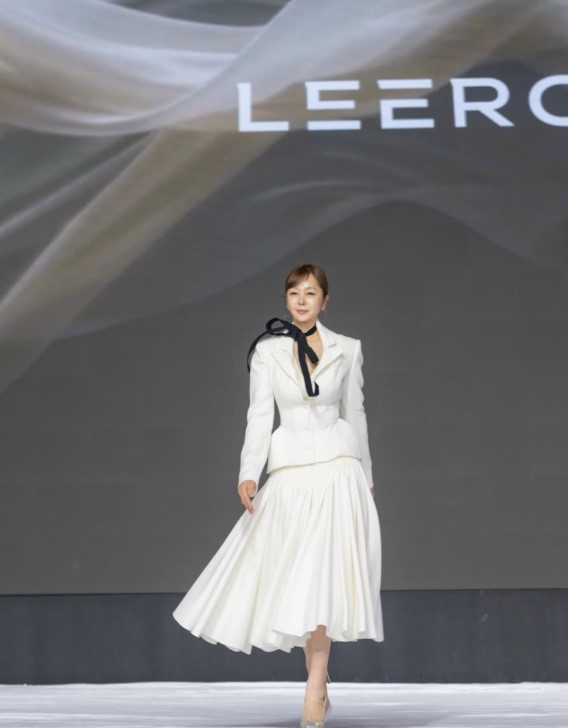 イ・スンヨン、ハビタット慈善ファッションショーに参加「体は疲れたが、心は感動で満たされた一日」
