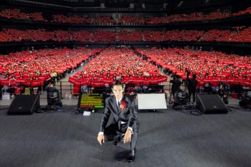 TOP、日本で1万人無料ファンミーティング→10年ぶりの心境告白「恩返ししたい」