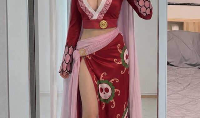 イ・セヨン、大胆露出のコスプレ姿を公開