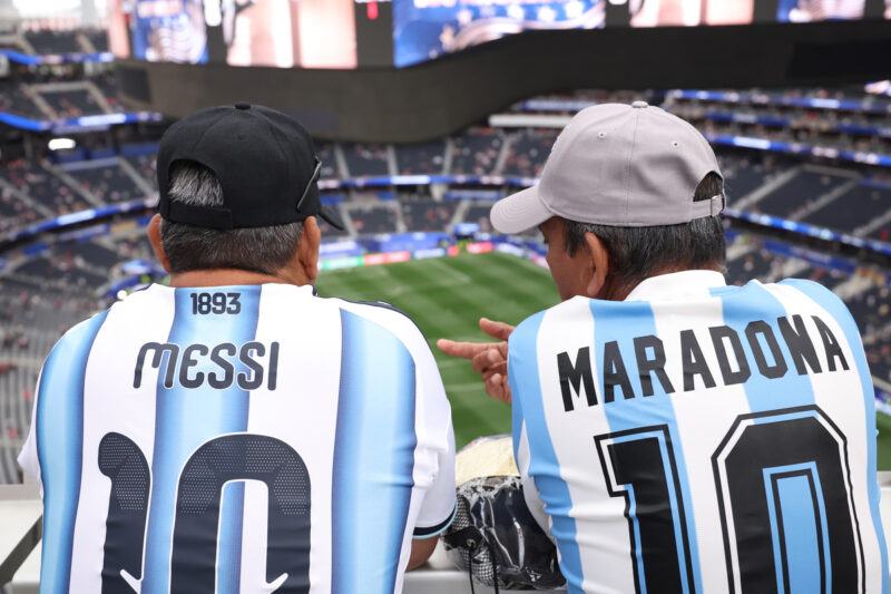 マラドーナは勝ったイングランド、メッシは初対決でどう挑む?