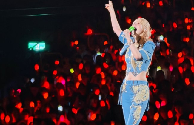 MAMAMOOムンビョル、高雄公演の余韻に浸る…ビハインド写真でファンを魅了