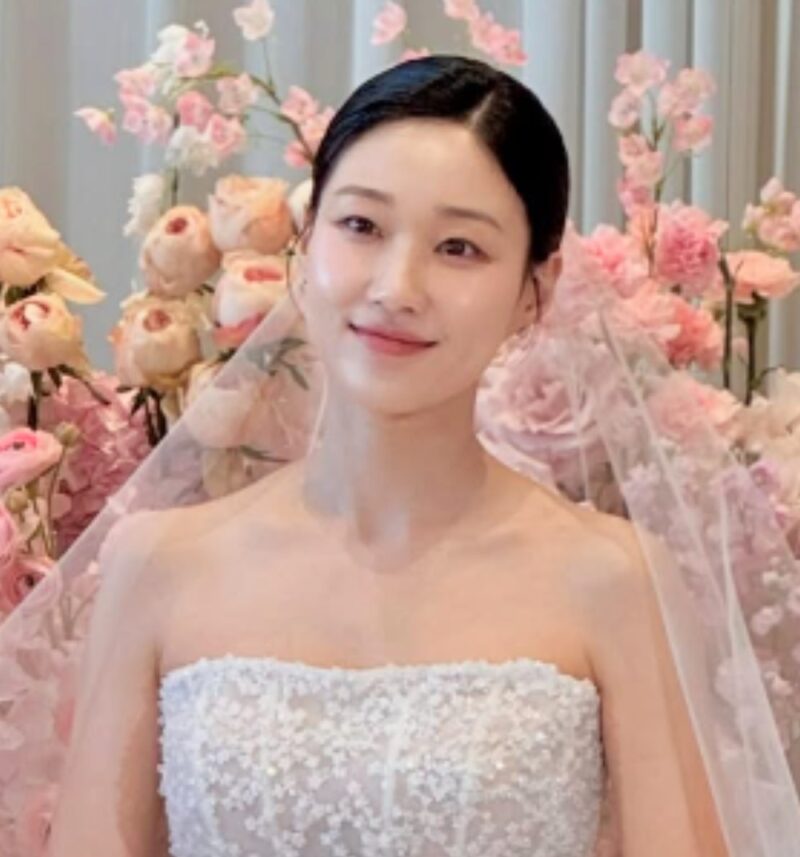 「皆さん、結婚します」ハ・ユンギョン、ウェディングドレス姿で『アパート』サプライズPR
