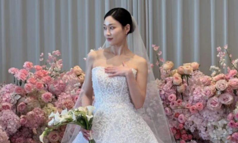 「皆さん、結婚します」ハ・ユンギョン、ウェディングドレス姿で『アパート』サプライズPR