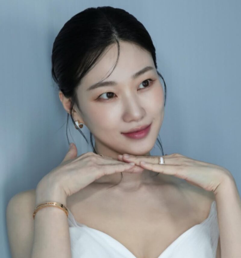 「皆さん、結婚します」ハ・ユンギョン、ウェディングドレス姿で『アパート』サプライズPR