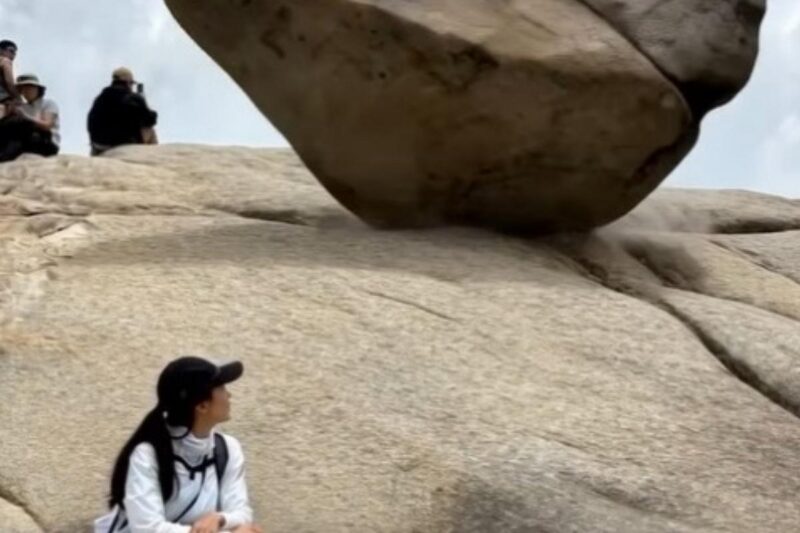 イ・シヨン、山中で遭難の危機…落石に直撃される衝撃の瞬間