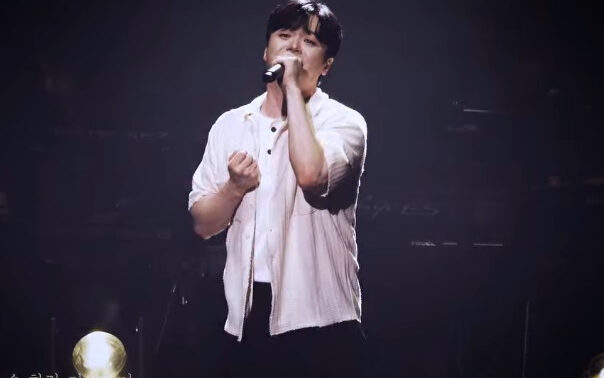 ファン・ガラム、新曲「友達」のステージ映像を公開…ファンから「思い出が蘇る名曲」と絶賛の声