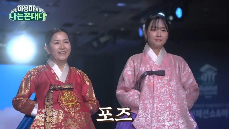 「パク・ボヨン似」イ・ソンミの娘、モデルデビュー…母と韓服ランウェイにサプライズ登場