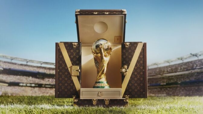 ルイ・ヴィトン、「FIFA ワールドカップ 2026」公式トロフィートランクを公開