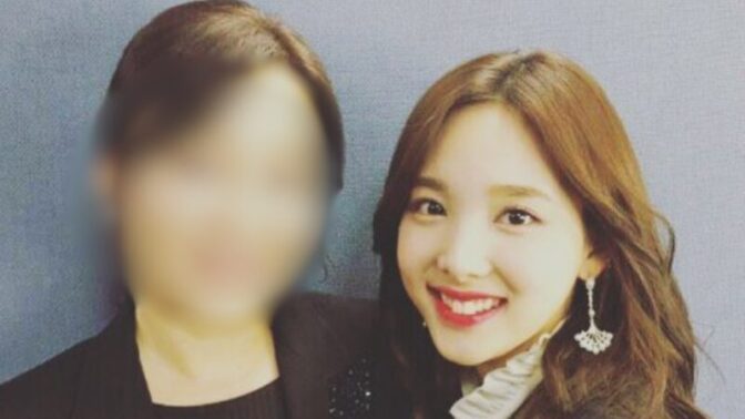 TWICE ナヨンの母、再契約前に意味深長「十分な待遇を受ける番」