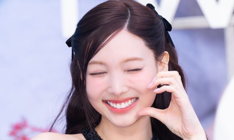TWICE ナヨンの母、再契約前に意味深長「十分な待遇を受ける番」