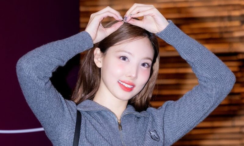 TWICE ナヨンの母、再契約前に意味深長「十分な待遇を受ける番」
