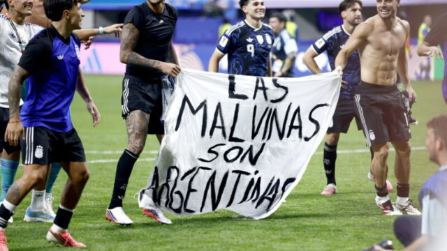 アルゼンチン代表、政治的パフォーマンスでFIFA処分か　「マルビナスは我々の領土」と主張